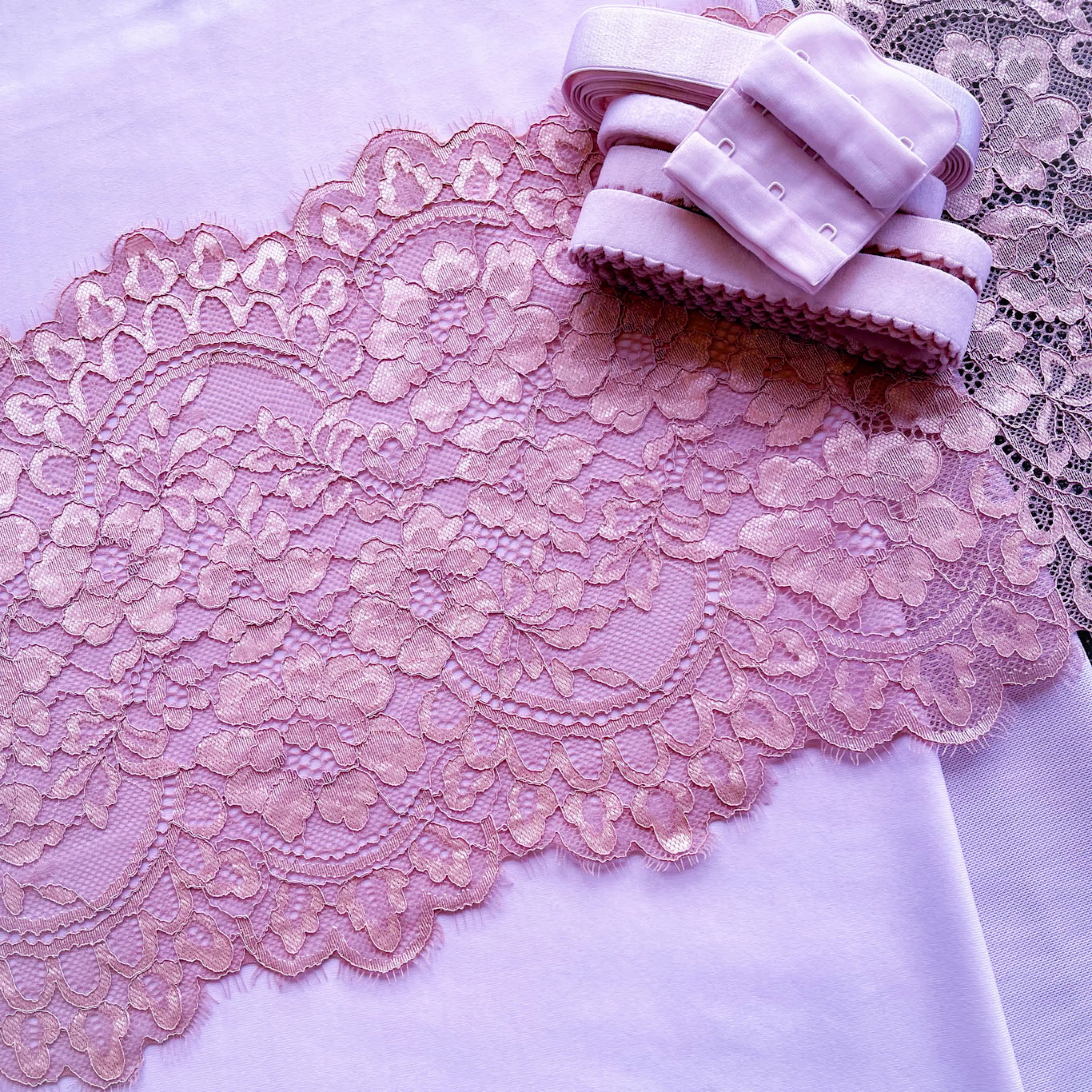 Stretch Lace #470- Rose Wine 9.25"